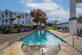 3 Sparkling swimming pools